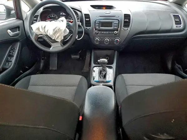 3KPFK4A79JE177758 2018 KIA FORTE - Image 8