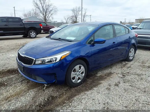 3KPFK4A79JE178022 2018 KIA FORTE - Image 2