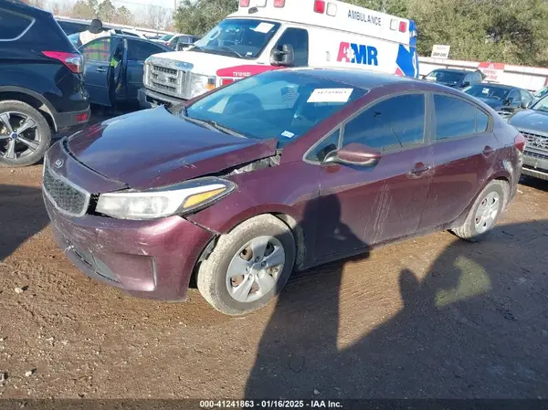3KPFK4A79JE179025 2018 KIA FORTE - Image 2