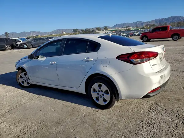 3KPFK4A79JE179333 2018 KIA FORTE - Image 2