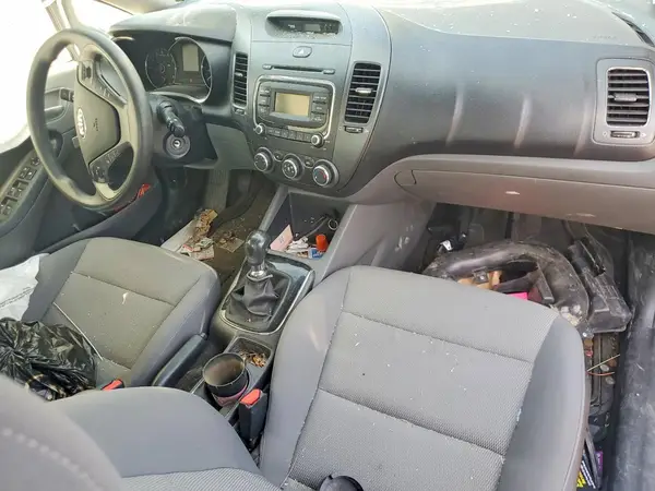 3KPFK4A79JE179669 2018 KIA FORTE - Image 8
