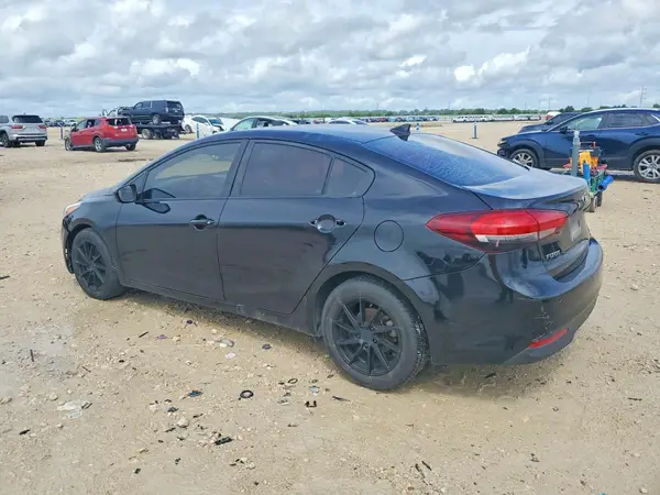 3KPFK4A79JE179722 2018 KIA FORTE - Image 2