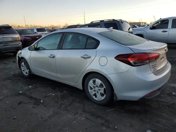 3KPFK4A79JE179848 2018 KIA FORTE - Image 2