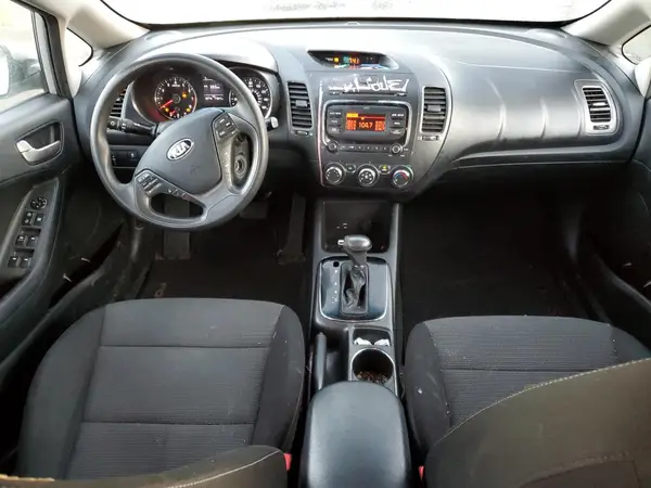3KPFK4A79JE179848 2018 KIA FORTE - Image 8