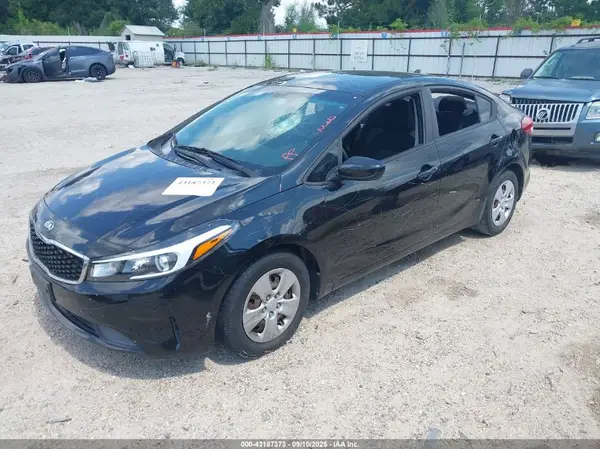 3KPFK4A79JE180224 2018 KIA FORTE - Image 2