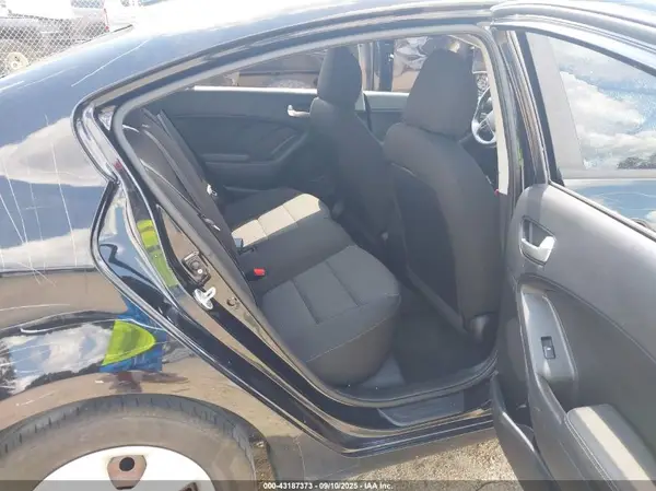 3KPFK4A79JE180224 2018 KIA FORTE - Image 8