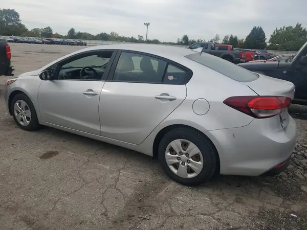 3KPFK4A79JE181244 2018 KIA FORTE - Image 2