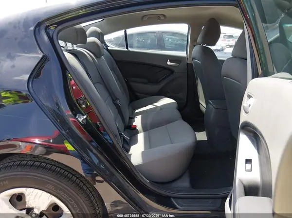 3KPFK4A79JE181325 2018 KIA FORTE - Image 8