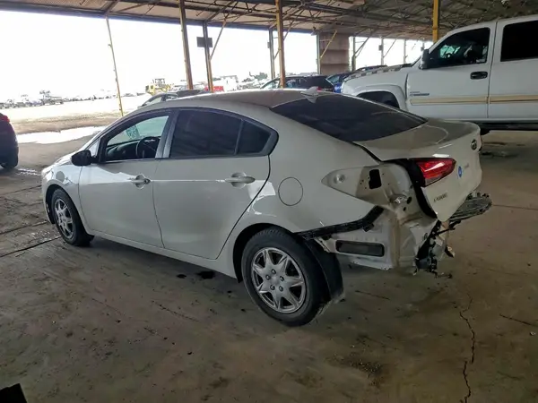 3KPFK4A79JE181521 2018 KIA FORTE - Image 2