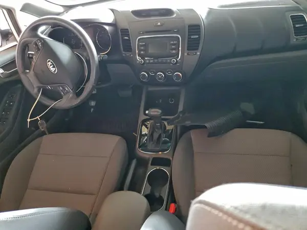 3KPFK4A79JE181521 2018 KIA FORTE - Image 8