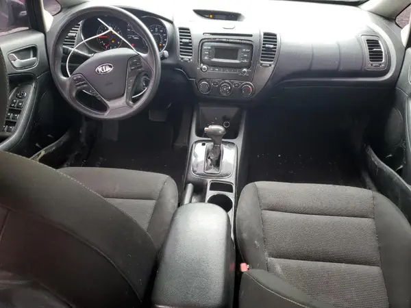 3KPFK4A79JE181812 2018 KIA FORTE - Image 8