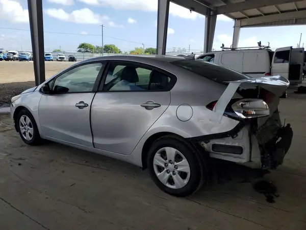 3KPFK4A79JE183544 2018 KIA FORTE - Image 2