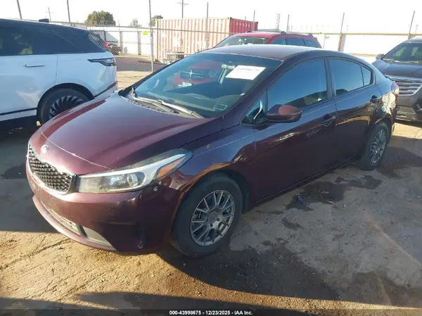 3KPFK4A79JE187464 2018 KIA FORTE - Image 2