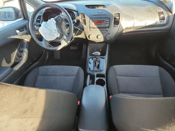 3KPFK4A79JE195094 2018 KIA FORTE - Image 8