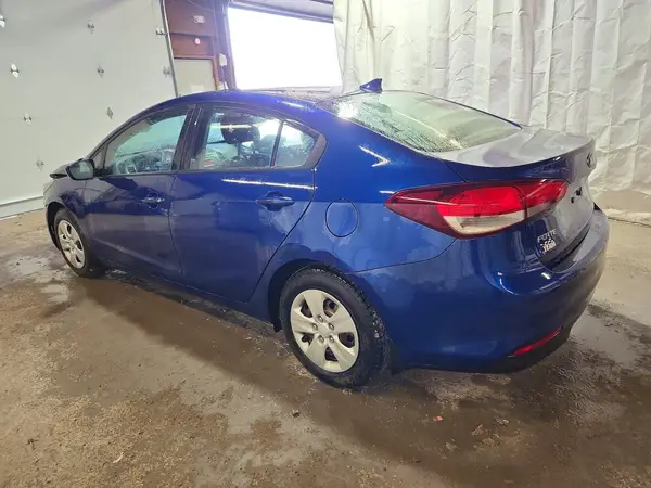 3KPFK4A79JE196312 2018 KIA FORTE - Image 2