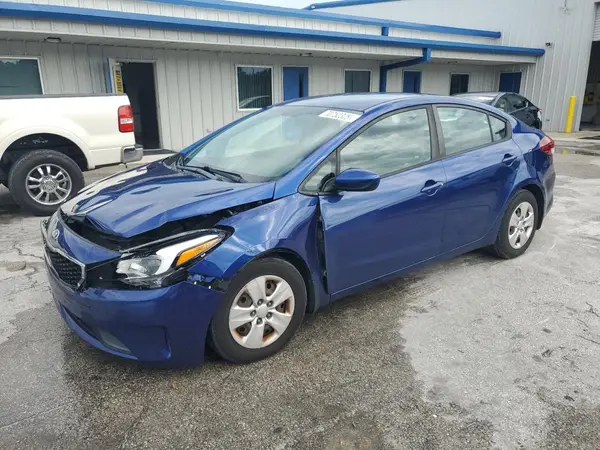 3KPFK4A79JE197654 2018 KIA FORTE - Image 1