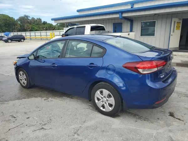 3KPFK4A79JE197654 2018 KIA FORTE - Image 2