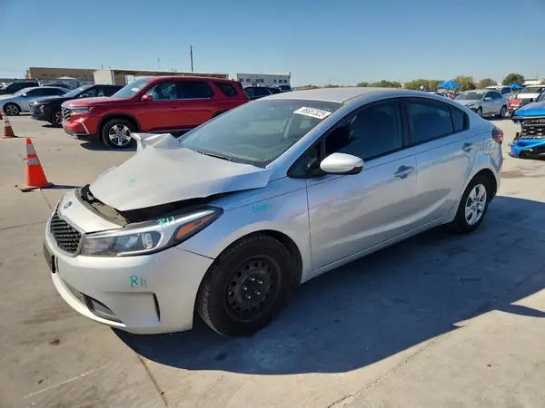 3KPFK4A79JE200648 2018 KIA FORTE - Image 1