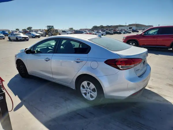 3KPFK4A79JE200648 2018 KIA FORTE - Image 2
