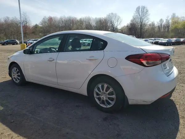 3KPFK4A79JE202304 2018 KIA FORTE - Image 2