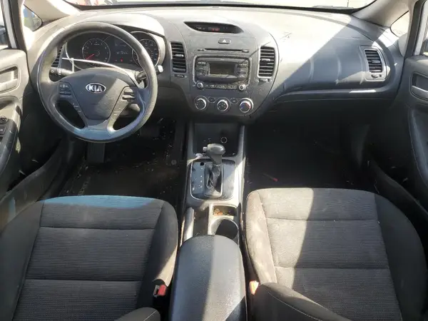 3KPFK4A79JE202304 2018 KIA FORTE - Image 8