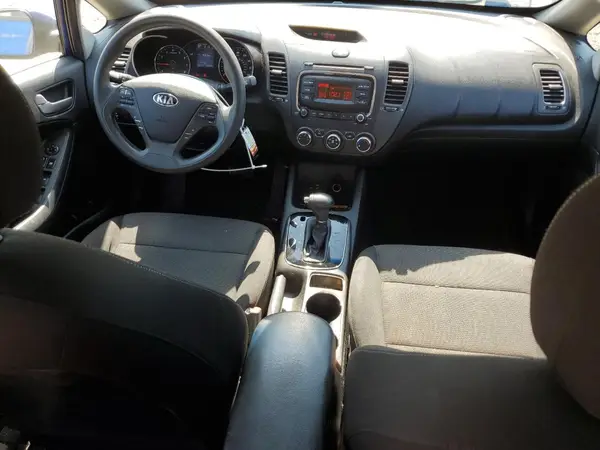 3KPFK4A79JE203937 2018 KIA FORTE - Image 8
