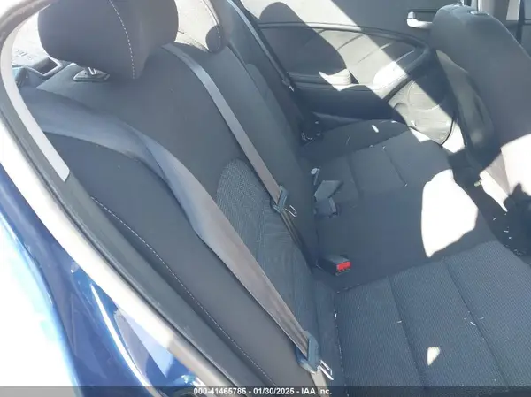 3KPFK4A79JE203985 2018 KIA FORTE - Image 8