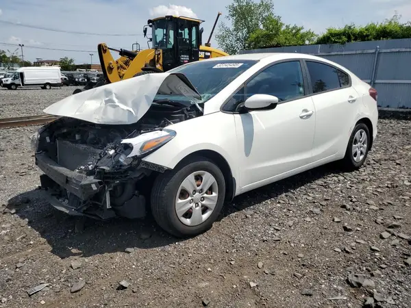 3KPFK4A79JE205638 2018 KIA FORTE - Image 1