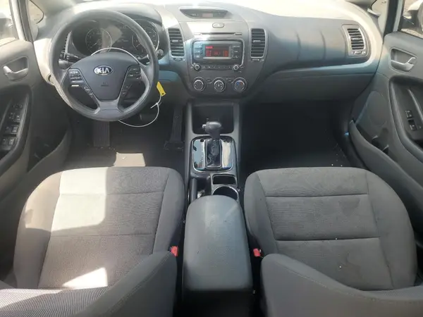 3KPFK4A79JE205638 2018 KIA FORTE - Image 8