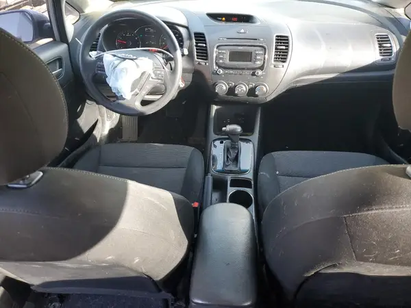 3KPFK4A79JE209396 2018 KIA FORTE - Image 8