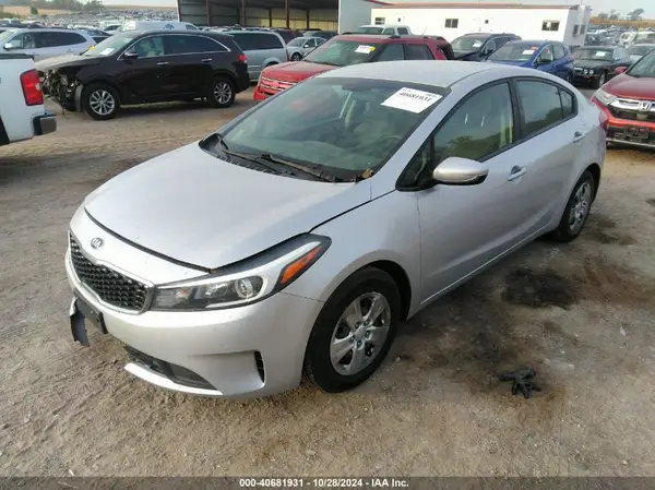 3KPFK4A79JE210080 2018 KIA FORTE - Image 2