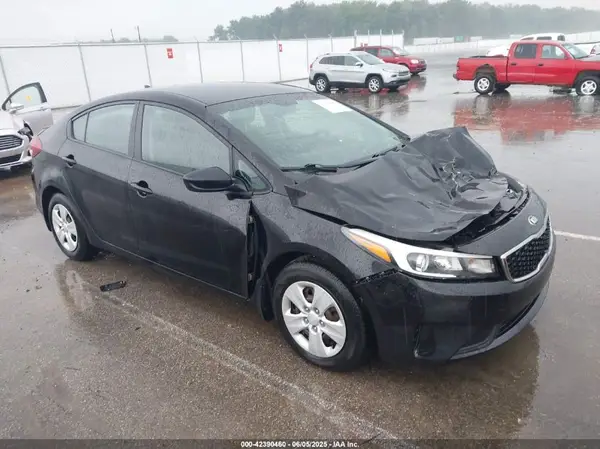 3KPFK4A79JE210287 2018 KIA FORTE - Image 1