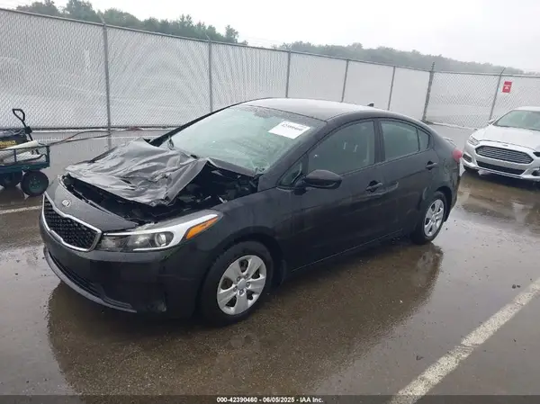 3KPFK4A79JE210287 2018 KIA FORTE - Image 2