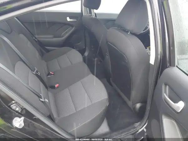 3KPFK4A79JE210287 2018 KIA FORTE - Image 8