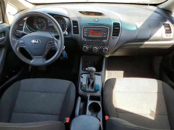 3KPFK4A79JE210306 2018 KIA FORTE - Image 8