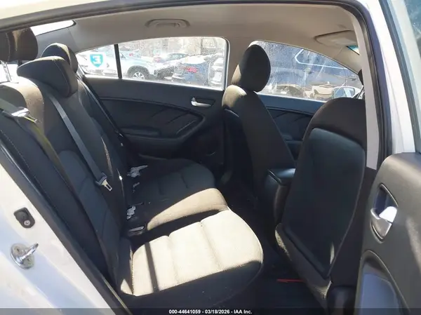3KPFK4A79JE211813 2018 KIA FORTE - Image 8