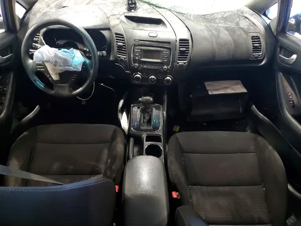 3KPFK4A79JE212136 2018 KIA FORTE - Image 8