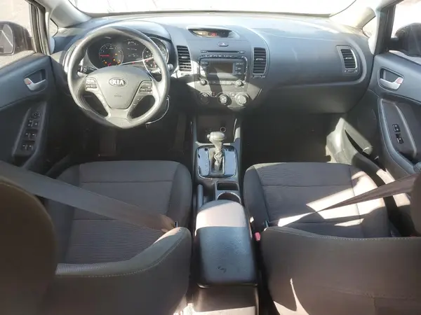 3KPFK4A79JE212623 2018 KIA FORTE - Image 8