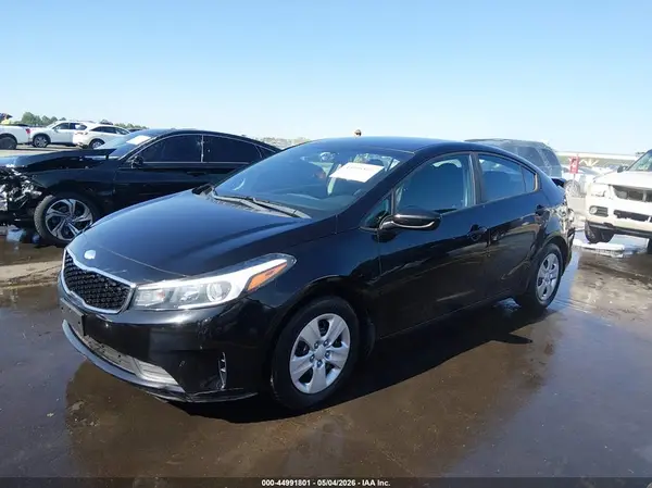 3KPFK4A79JE213657 2018 KIA FORTE - Image 2