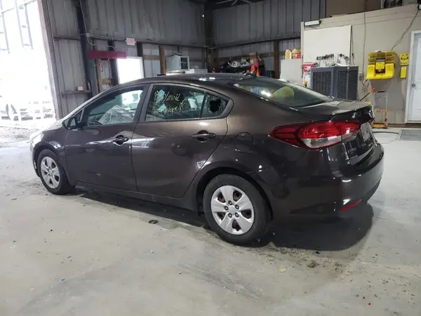 3KPFK4A79JE214274 2018 KIA FORTE - Image 2