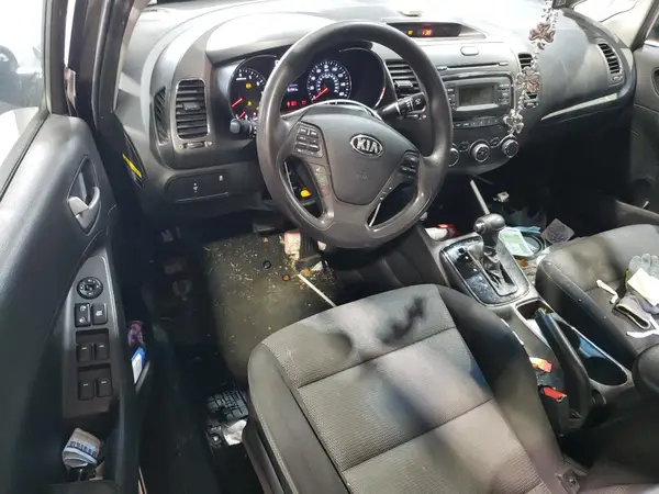 3KPFK4A79JE214274 2018 KIA FORTE - Image 8
