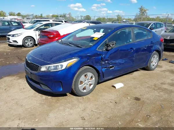 3KPFK4A79JE214355 2018 KIA FORTE - Image 2