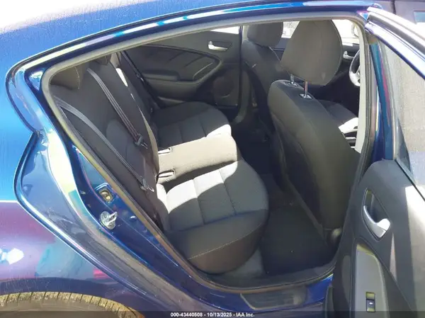 3KPFK4A79JE214355 2018 KIA FORTE - Image 8