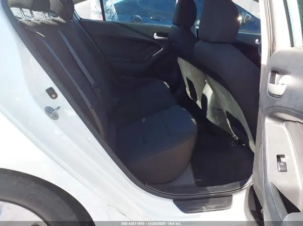3KPFK4A79JE214436 2018 KIA FORTE - Image 8