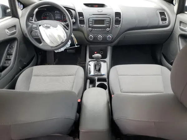 3KPFK4A79JE218308 2018 KIA FORTE - Image 8