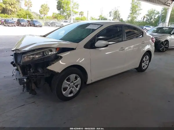 3KPFK4A79JE218406 2018 KIA FORTE - Image 2