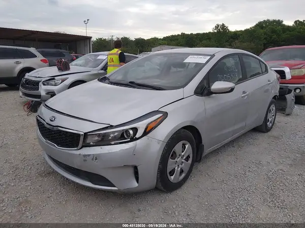 3KPFK4A79JE218731 2018 KIA FORTE - Image 2