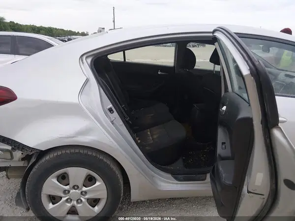 3KPFK4A79JE218731 2018 KIA FORTE - Image 8