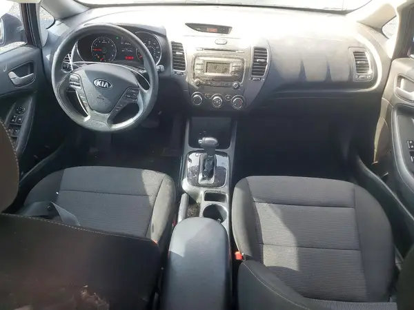 3KPFK4A79JE220656 2018 KIA FORTE - Image 8