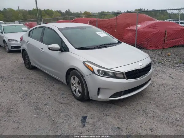 3KPFK4A79JE221130 2018 KIA FORTE - Image 1